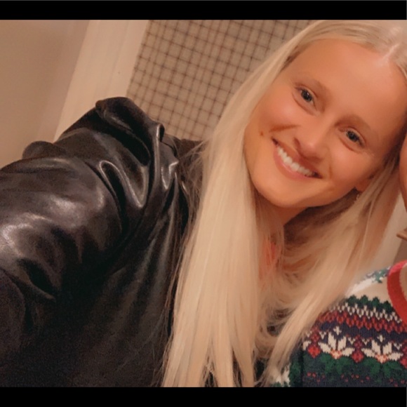 Meet your Posher, Emily - Picture 1 of 1